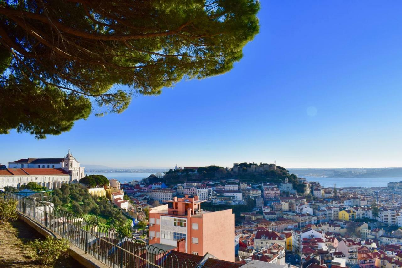 Aesthetic Riverview Apartment In Historical Lisbon Bagian luar foto