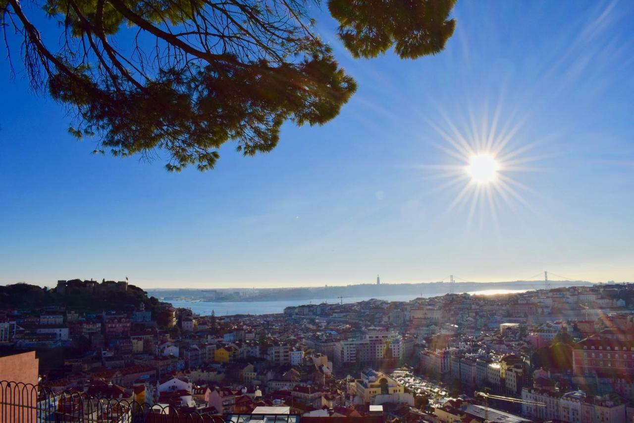 Aesthetic Riverview Apartment In Historical Lisbon Bagian luar foto