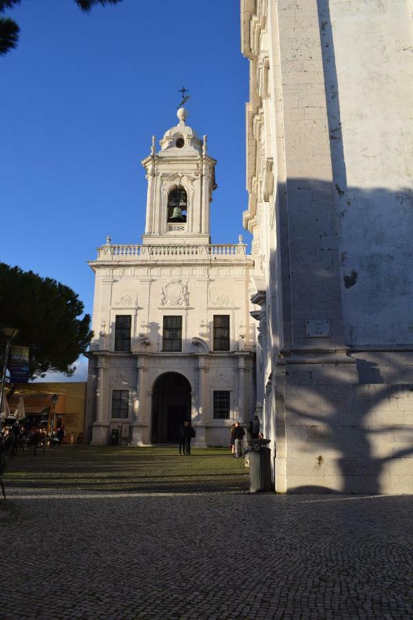 Aesthetic Riverview Apartment In Historical Lisbon Bagian luar foto