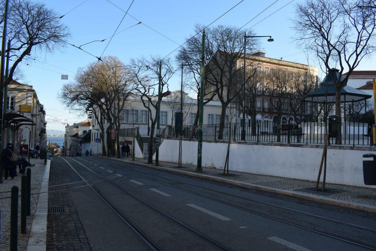 Aesthetic Riverview Apartment In Historical Lisbon Bagian luar foto