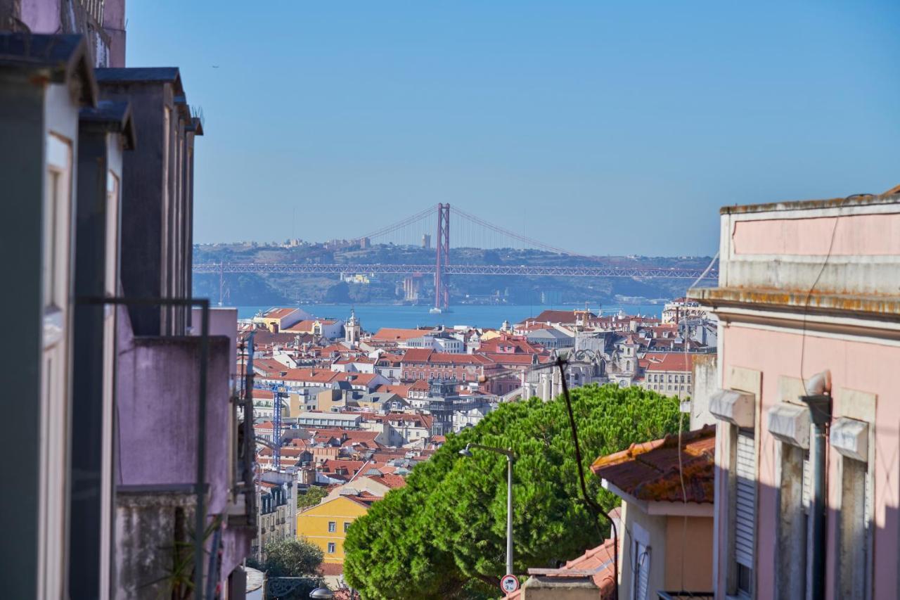 Aesthetic Riverview Apartment In Historical Lisbon Bagian luar foto