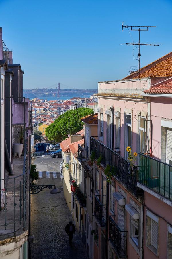 Aesthetic Riverview Apartment In Historical Lisbon Bagian luar foto