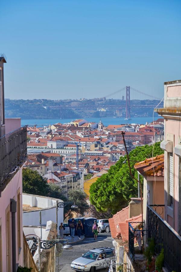 Aesthetic Riverview Apartment In Historical Lisbon Bagian luar foto