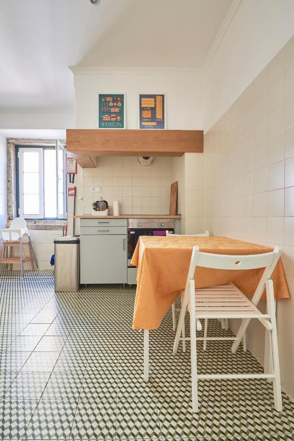 Aesthetic Riverview Apartment In Historical Lisbon Bagian luar foto