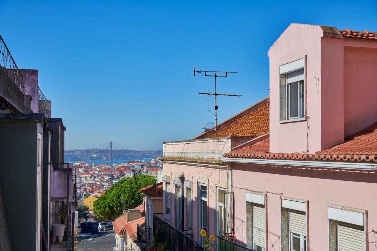 Aesthetic Riverview Apartment In Historical Lisbon Bagian luar foto