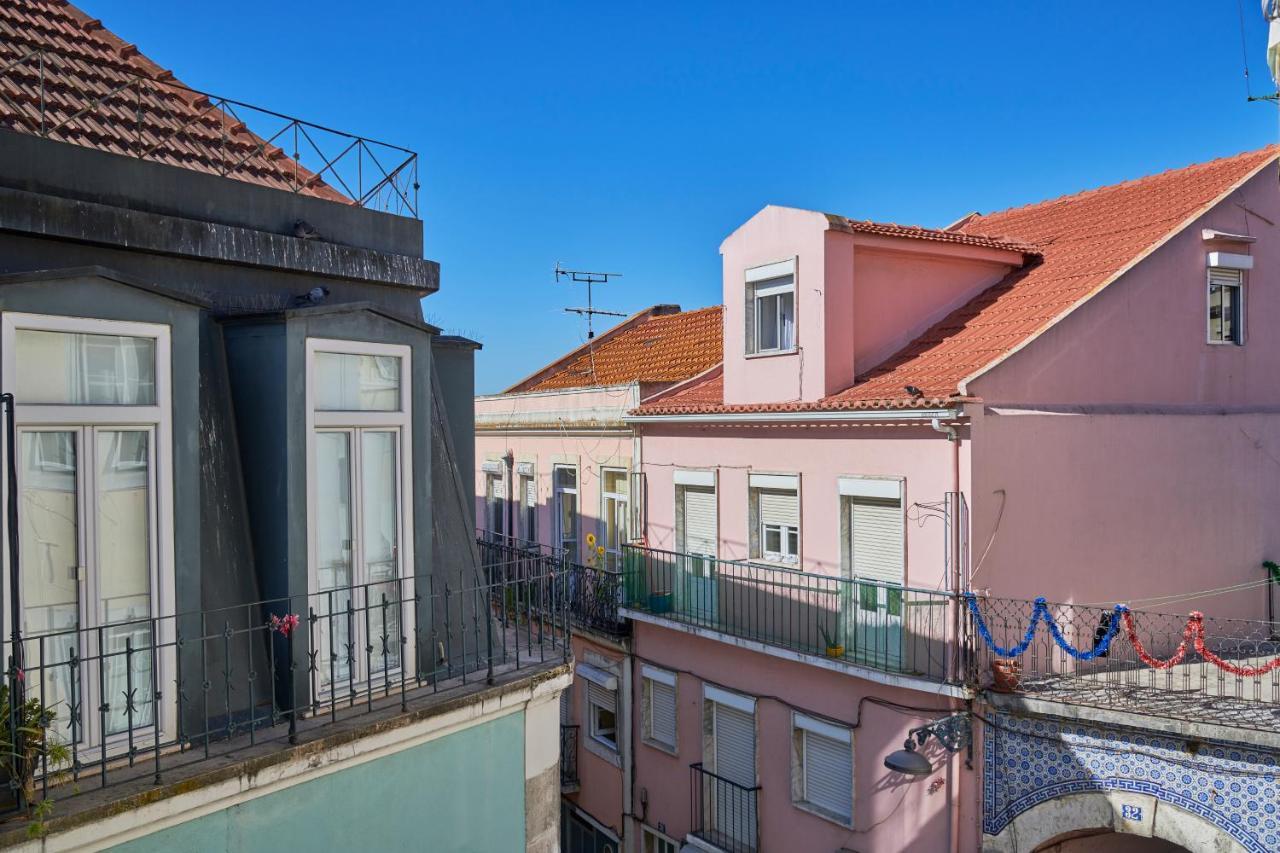 Aesthetic Riverview Apartment In Historical Lisbon Bagian luar foto