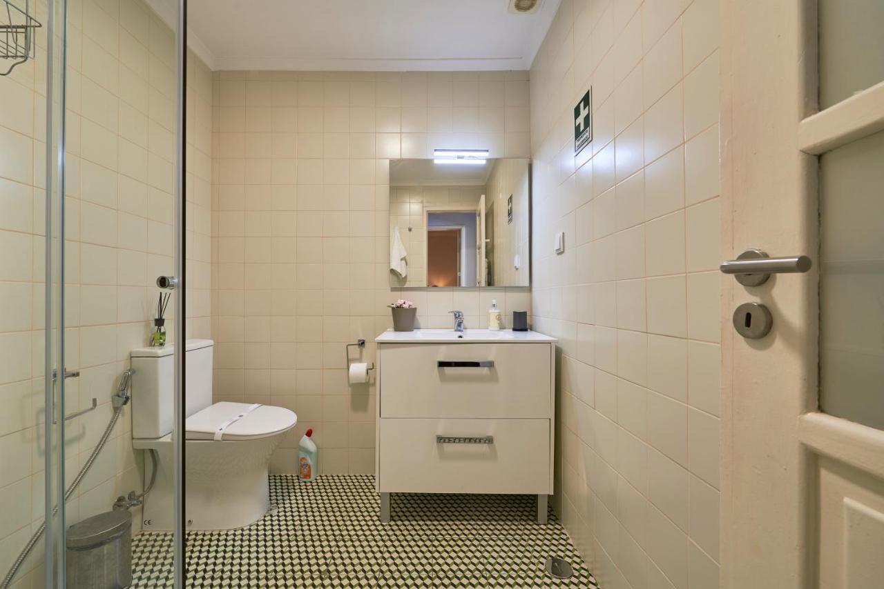 Aesthetic Riverview Apartment In Historical Lisbon Bagian luar foto