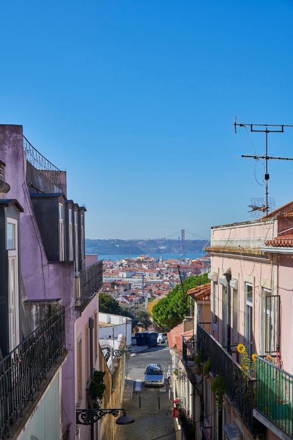 Aesthetic Riverview Apartment In Historical Lisbon Bagian luar foto