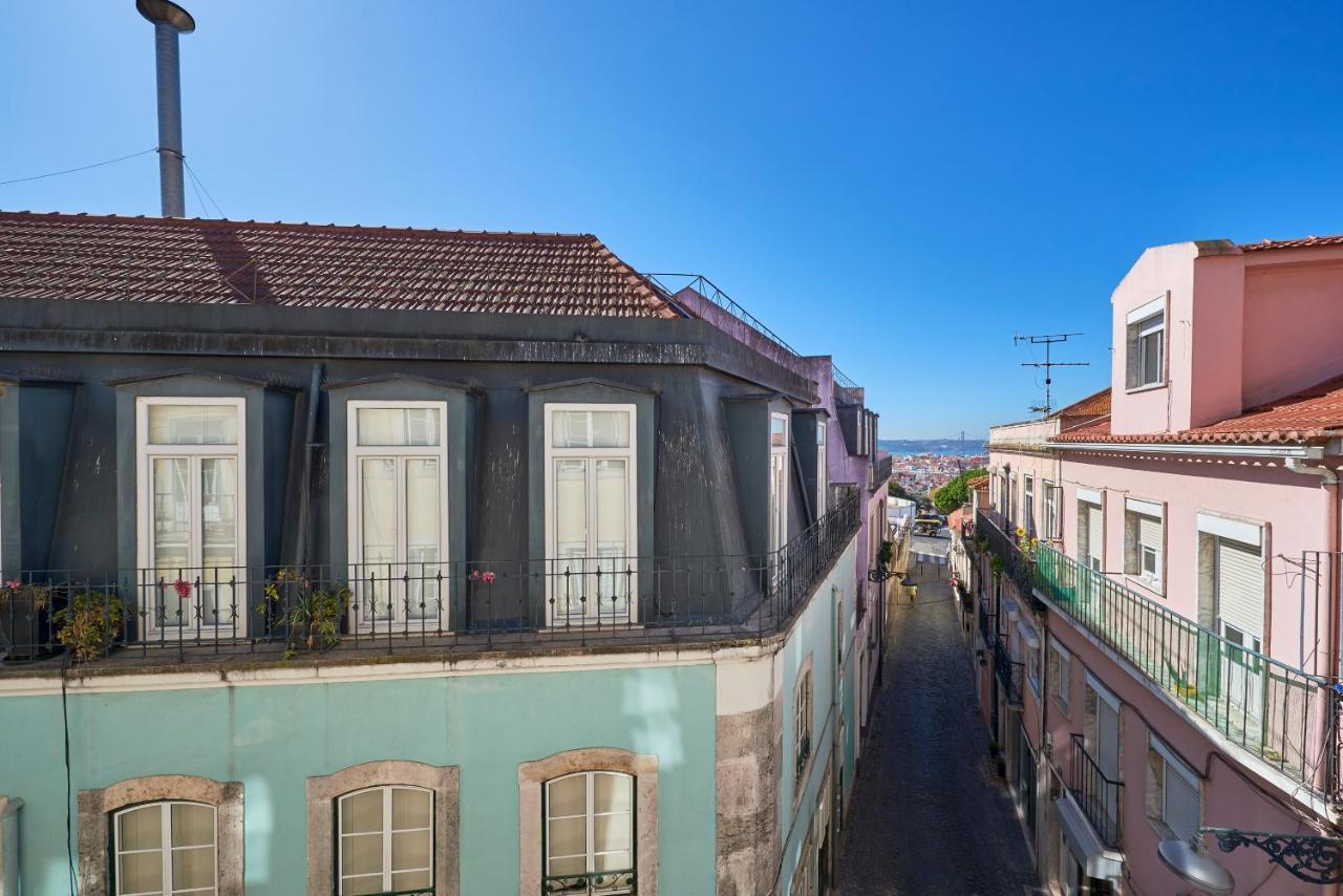 Aesthetic Riverview Apartment In Historical Lisbon Bagian luar foto